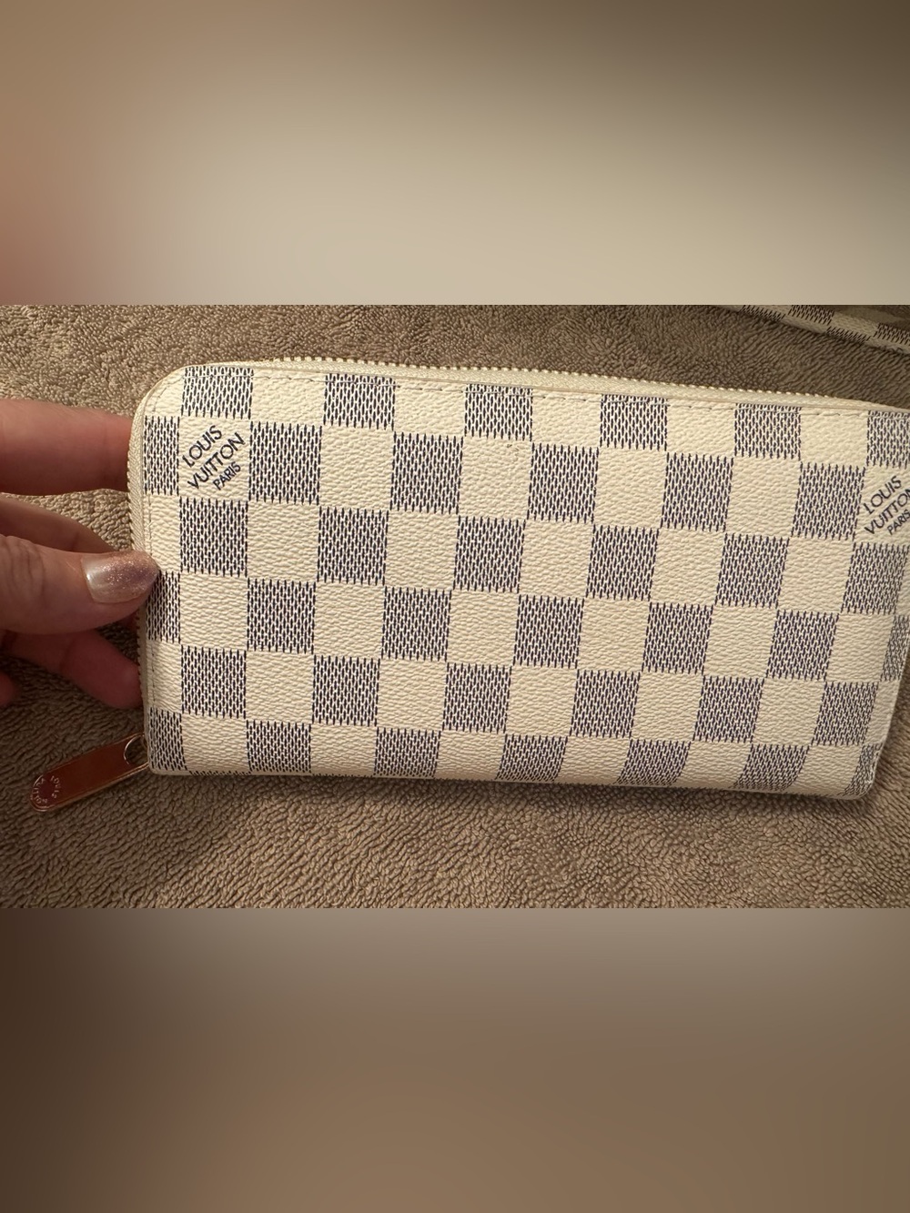 Desinger Inspired Checked Creamish White Purse (Tote Bag) w/matching wallet - - Picture 8 of 15
